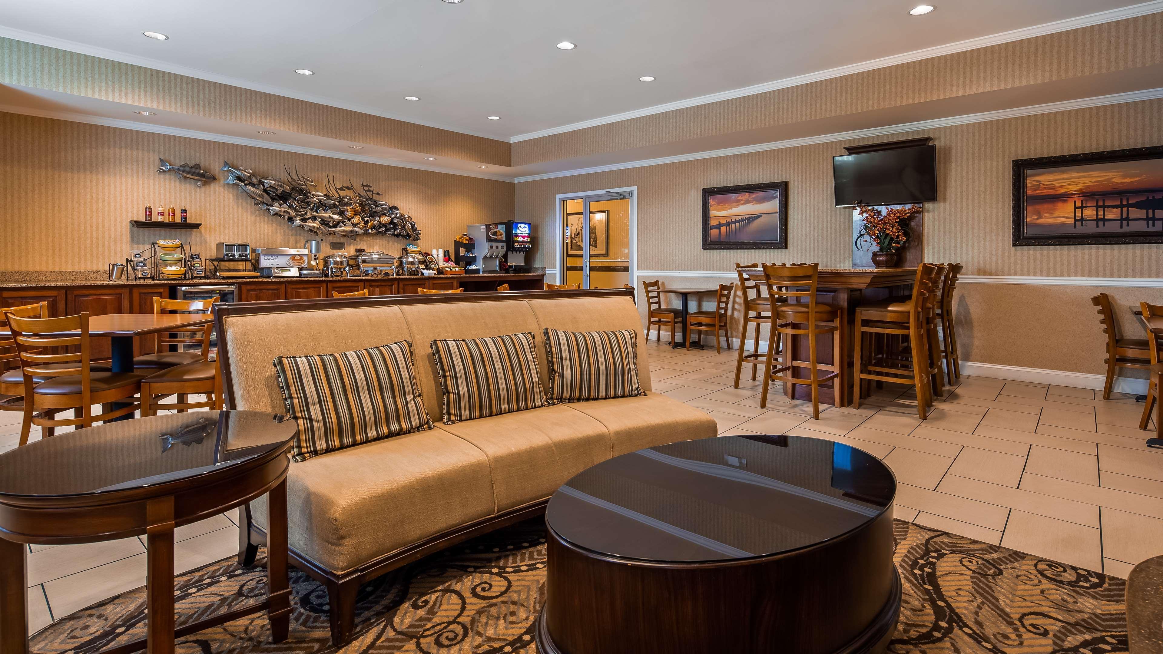 Best Western Plus Easton Inn & Suites Exterior photo